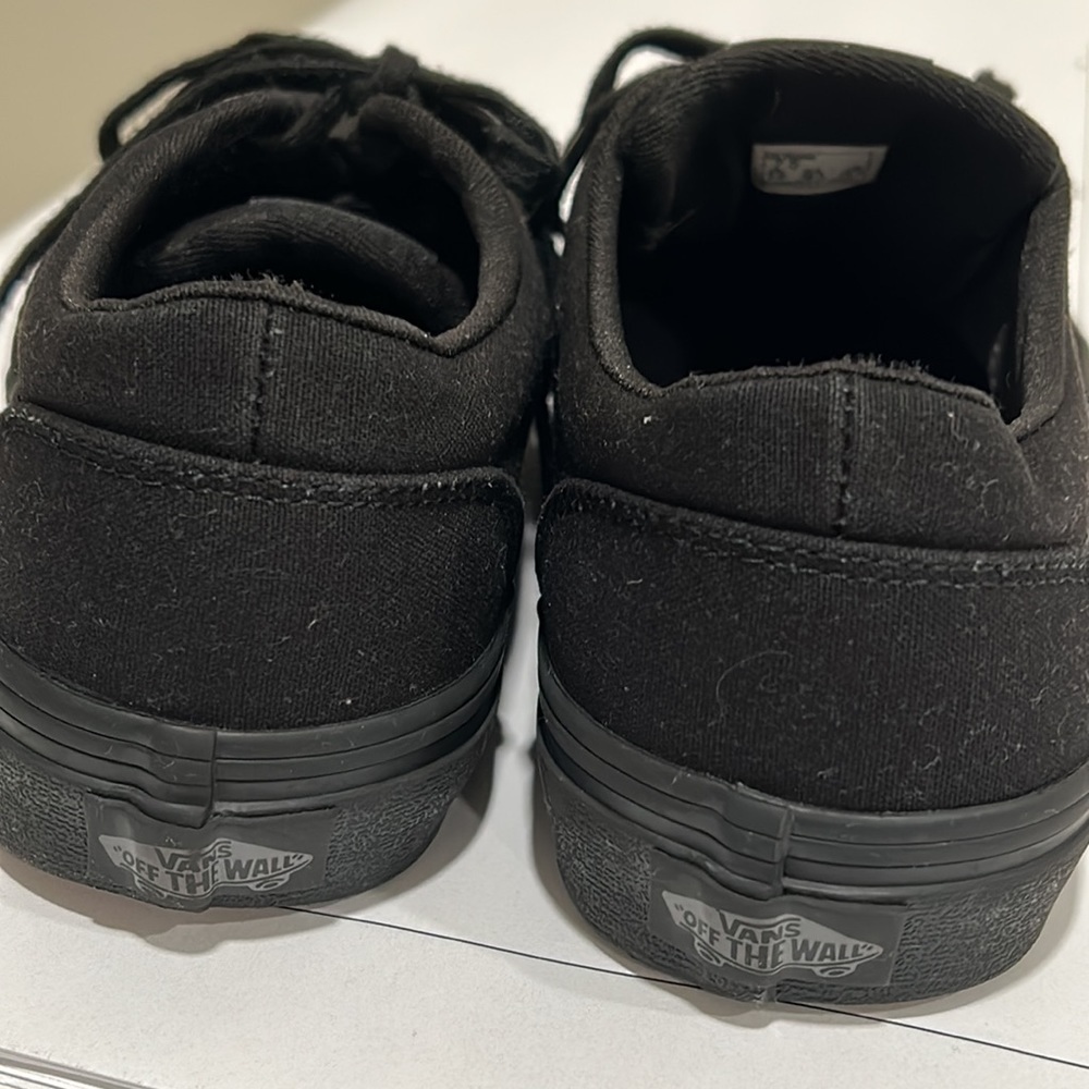 Vans - Picture 7 of 7